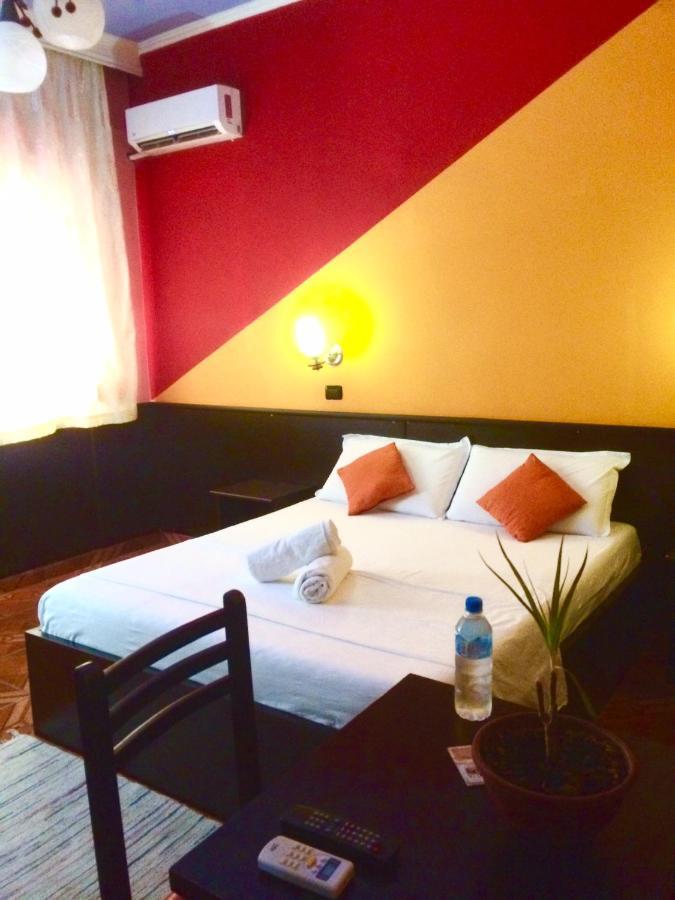 Hotel Rex Tirana Kültér fotó